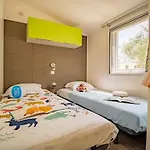 Camping Zecamping 4 étoiles Familial Avec Piscine Couverte Laroque-des-Albères