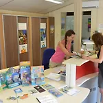 Camping Zecamping 4 étoiles Familial Avec Piscine Couverte Laroque-des-Albères