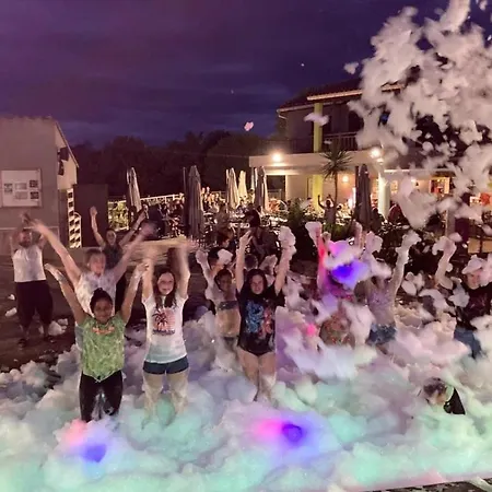 Zecamping 4 Etoiles Familial Avec Piscine Couverte Camping