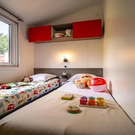 Zecamping 4 Etoiles Familial Avec Piscine Couverte Laroque-des-Albères