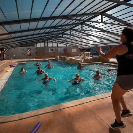Camping Zecamping 4 Etoiles Familial Avec Piscine Couverte 4*