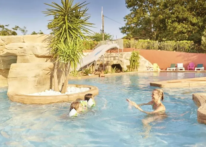 Zecamping 4 Etoiles Familial Avec Piscine Couverte Kemp Laroque-des-Albères