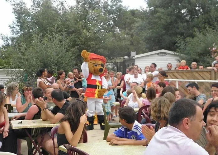 Zecamping 4 Etoiles Familial Avec Piscine Couverte Laroque-des-Albères