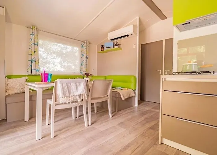 Zecamping 4 Etoiles Familial Avec Piscine Couverte Kemp Laroque-des-Albères