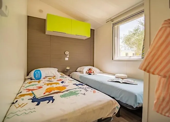 Kemp Zecamping 4 Etoiles Familial Avec Piscine Couverte Laroque-des-Albères