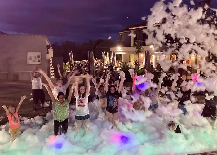 Zecamping 4 Etoiles Familial Avec Piscine Couverte Kemp