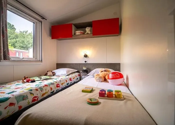 Zecamping 4 Etoiles Familial Avec Piscine Couverte Laroque-des-Albères