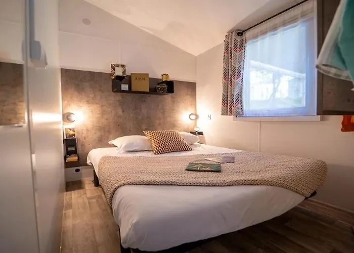 Zecamping 4 Etoiles Familial Avec Piscine Couverte