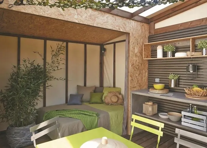 Zecamping 4 Etoiles Familial Avec Piscine Couverte Kemp Laroque-des-Albères